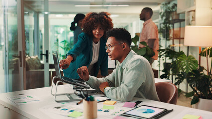 Aufkleber - Teamwork, advice and business people in workplace, laptop and mentor with ad agency, meeting and feedback. Coaching, system training or employees in office, sales consultant or questions with help