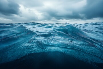 Aufkleber - Dramatic Ocean View Moody Blue Waves Under Overcast Sky Capturing the Power and Serenity of the Sea : Generative AI