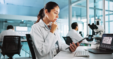 Aufkleber - Scientist, woman and tablet with thinking for experiment, results or medical research study on laptop. Biotech, laboratory and analysis with DNA on computer screen for pharmaceutical RNA or biology