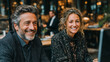 © Raphael - Jeune homme et femme collaborant dans un bureau moderne