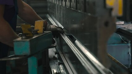 Fototapete - Precision bending operation for efficient part production in industrial setting