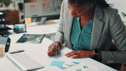 Aufkleber - Black woman, documents and notes by computer in office for project, admin and review for proposal. Person, paperwork and graphs for research, planning or feedback for perspective at creative agency