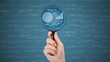 © mapo - 虫眼鏡を使ってリサーチをする手元