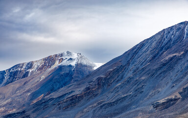 Wall Mural - snow covered mountains and the rocky arctic landscape and tundra of geologfjord, northeast greenland