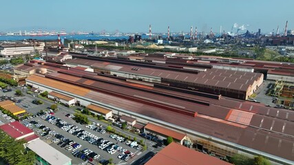 Leinwandbilder - 工場の並ぶ工業地帯の風景空撮