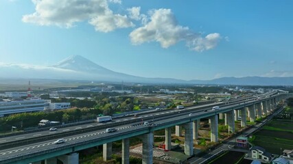 Leinwandbilder - 平野を走る高速道路の風景　空撮