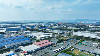 Leinwandbilder - 工場の並ぶ工業地帯の風景空撮