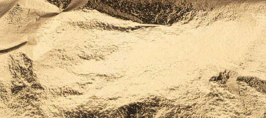 Fototapete - Horizontal golden foil texture with soft crinkles and a brushed shimmer. The elongated format makes it perfect for headers, banners, and elegant backgrounds in modern visual design..