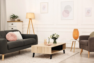 Poster - Light living room interior. Comfortable sofa, houseplants and coffee table indoors