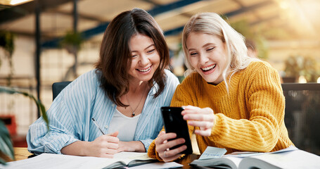 Fototapete - People, students and laugh with phone in library for social media, university gossip or reading meme. Friends, mobile and streaming for funny video, education schedule and learning website at college