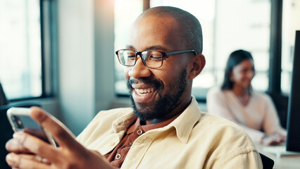 Aufkleber - Phone, online and smile with business man in office for networking, deal closure and client feedback. Communication, search and connection with person in agency for chat, notification and contact