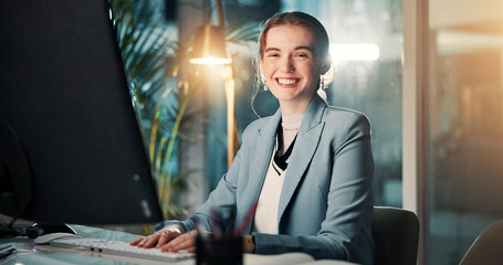 Fototapete - Portrait, night and woman with computer, finance and investment advisor with confidence. Expert, economy analyst and employee in office, evening or pc for email, budget report or proposal for funding