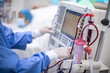 © Tatiana - Personal de salud con máquina de hemodiálisis / Health personnel with hemodialysis machine