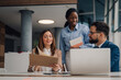 © Zamrznuti tonovi - Business people collaborating on project in modern office
