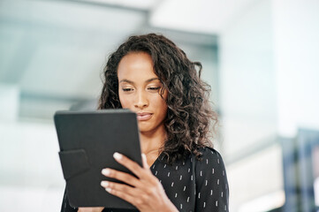 Fototapete - Tablet, business woman and reading in office, blog and content writing in startup. Digital technology, app and worker on internet for project, email and story for creative article on social media
