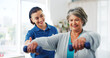 © Flashizzle24/peopleimages.com - Smile, senior woman and dumbbells with therapist for stretching, mobility exercise and rehabilitation. People, elderly patient and help for physiotherapy advice, medical recovery and muscle treatment