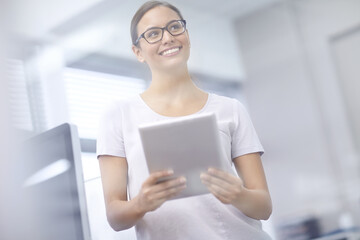 Leinwandbilder - Office, businesswoman and thinking with tablet for website, online research and working with ideas. Female receptionist, reading and planning for human resource, administration and tasks with digital