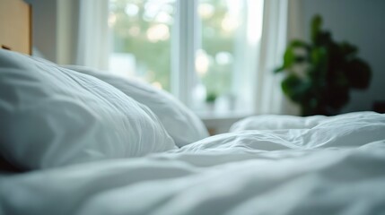 Aufkleber - Close-up view of crumpled white bedding on a bed, near a window with blurred greenery outside, suggesting a peaceful morning scene. : Generative AI