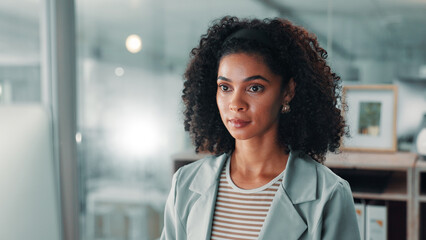 Fototapete - Office, businesswoman and editing with computer for information, news and editor for publication. Career, female person and journalist with digital for blog solution, copywriting and reading article