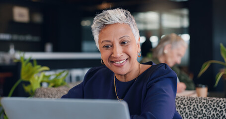 Leinwandbilder - Laptop, reading and smile of woman in coffee shop for hospitality, remote work or research. Computer, planning and small business startup with mature employee in cafe or restaurant as freelancer