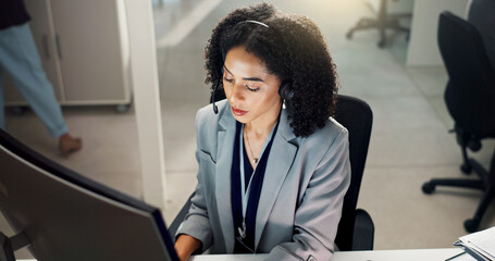 Aufkleber - Customer service, call center and woman on computer in office for talking, online help and consulting. Corporate, communication and person with headset for contact, crm support and telemarketing