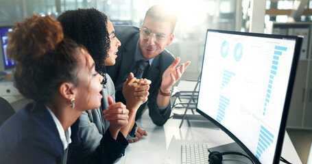 Leinwandbilder - Computer screen, graph or business people in office meeting for data analytics, finance or sale profit discussion. Startup, solution or accounting team with chart, statistics or website traffic check