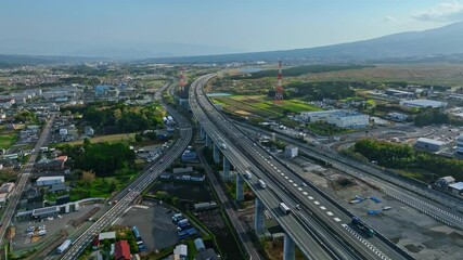 Fototapete - 平野を走る高速道路の風景　空撮