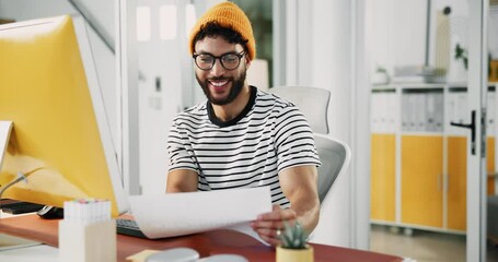 Aufkleber - Businessman, computer or paper at desk for creativity, article comparison or review in creative office. Journalist, smile or tech in agency for website update, topic research or document for planning