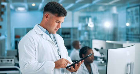 Aufkleber - Man, medical or scientist in laboratory with tablet, update and gene editing in biotech experiment. Reading, innovation breakthrough or touchscreen with science report, test or DNA research results