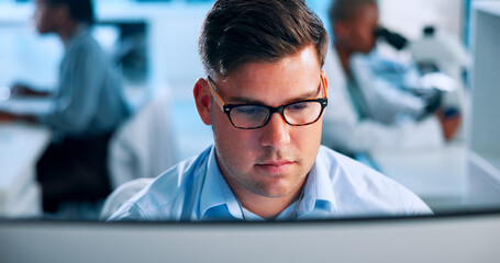 Aufkleber - Computer, reading and man with glasses in lab for online research, analysis and medical report. Healthcare, administration and person on pc for planning experiment, pharmaceutical study and results