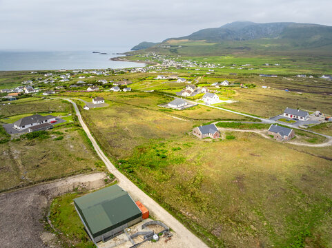 ländliche streusiedlung auf achill island aus der luft