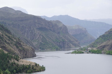 Fototapete - View of the river located in a mountainous area.