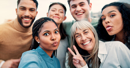 Aufkleber - Funny face, peace sign and selfie of business people in city together for collaboration, unity or solidarity. Creative, friends and social media with employee group outdoor for profile picture