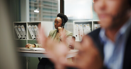 Aufkleber - Woman, call center and coworking office for contact us, communication or telecom agency with customer service. Consultant, colleague and CRM for help desk, support or advice with agent in workplace