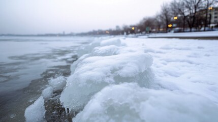 Aufkleber - Close-up view of snow-covered ice chunks along a frozen lake shore, with a blurred cityscape in the background on a cold winter day. : Generative AI