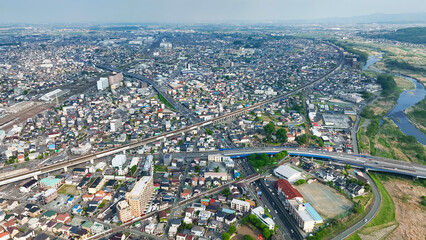 Fototapete - 現代都市と鉄道の空撮風景