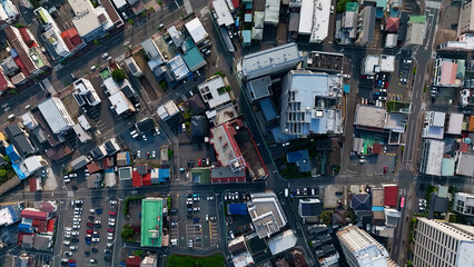 Fototapete - 現代都市と道路の真俯瞰空撮風景