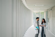© Zamrznuti tonovi - Doctors wearing white coats talking in hospital corridor