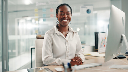 Aufkleber - Research, portrait or happy black woman on computer for online project, review or economy website. Smile, financial consultant and proud accountant in office for planning budget, report or business