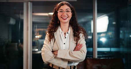 Aufkleber - Portrait, business and woman in office at night with ambition, about us and financial career. Female person, smile and arms crossed for asset management, finance experience and deadline of investment