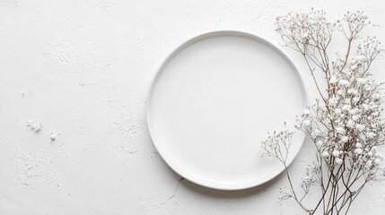Aufkleber - Empty white plate with dried flowers on white textured background.