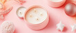 © Vitor - Embalagem do produto exibindo uma caixa de velas com enchimento decorativo em um fundo rosa