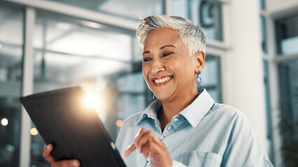 Aufkleber - Business, smile and tablet with mature woman in office for administration, planning or research. App, finance and report with happy employee in corporate workplace for review of account information