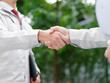 © Takahiro - 作業着男性の握手