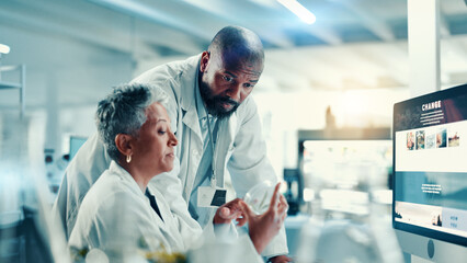 Aufkleber - Collaboration, computer screen and marijuana with scientist people in laboratory for research. Healthcare, innovation and sample with science team at desk for biology, breakthrough or clinical trial