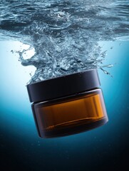 Aufkleber - Amber Glass Jar Plunging Into Water With Splash, Showcasing Purity and Natural Beauty for Skincare Product Marketing : Generative AI