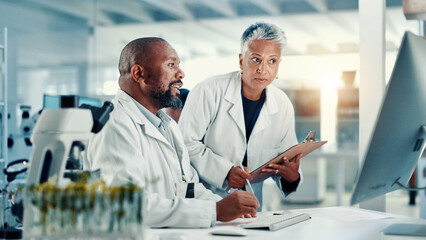 Aufkleber - Collaboration, computer and medical with science people in laboratory for development or research. Healthcare, innovation or teamwork and mature scientist team at desk with clipboard for breakthrough