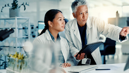 Aufkleber - Scientist team, tablet and research in laboratory for medical innovation, plant study or experiment. Biotechnology, people and pointing to results for sustainable medicine and environmental science