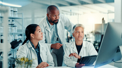 Aufkleber - Computer, medical and teamwork with scientist people in laboratory for development or research. Biology, healthcare and innovation with science team at desk for breakthrough or online plant study