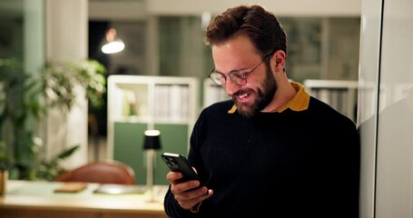 Aufkleber - Night, office and business man with smartphone for journalism, research and publication approval. Mobile, deadline and happy creative worker scroll for news report, article feedback or texting online